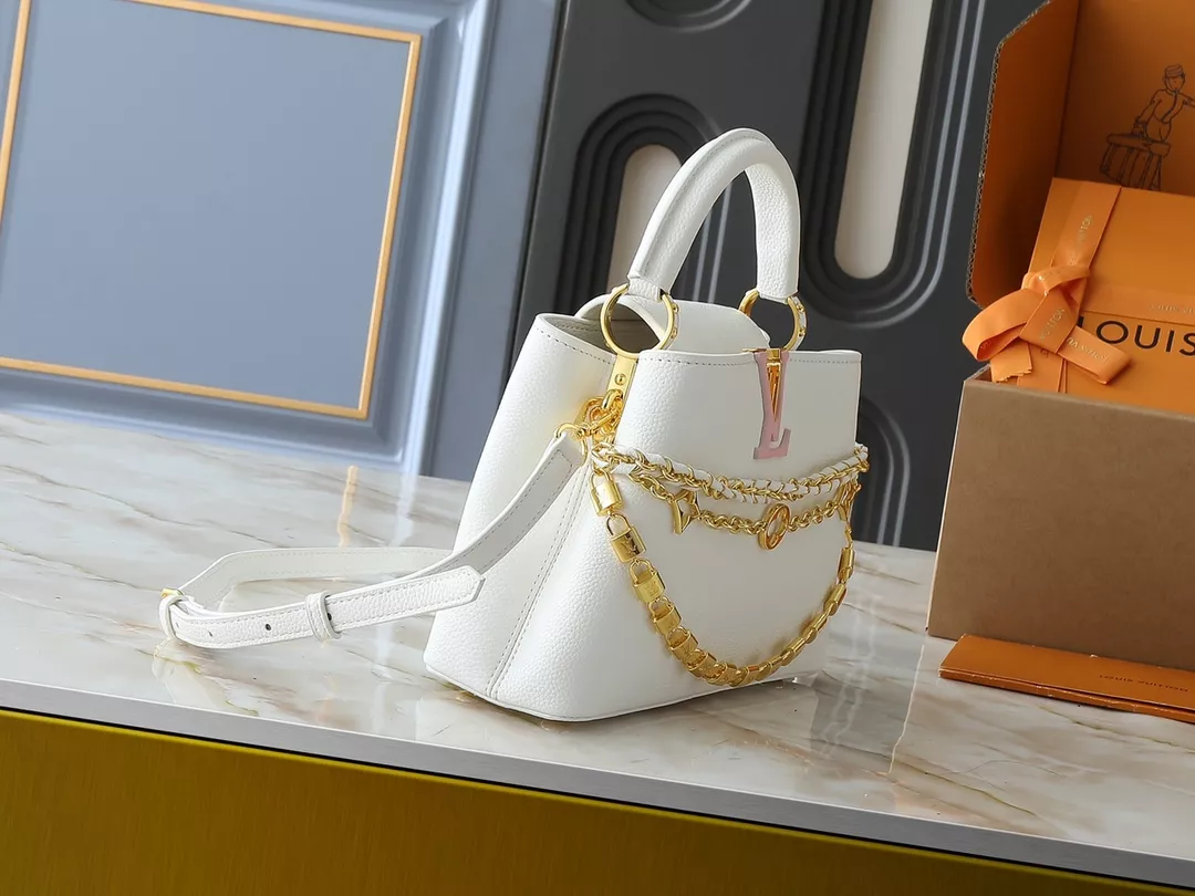 Louis Vuitton AAA Quality Messenger Bags For Women Minimalist 5714