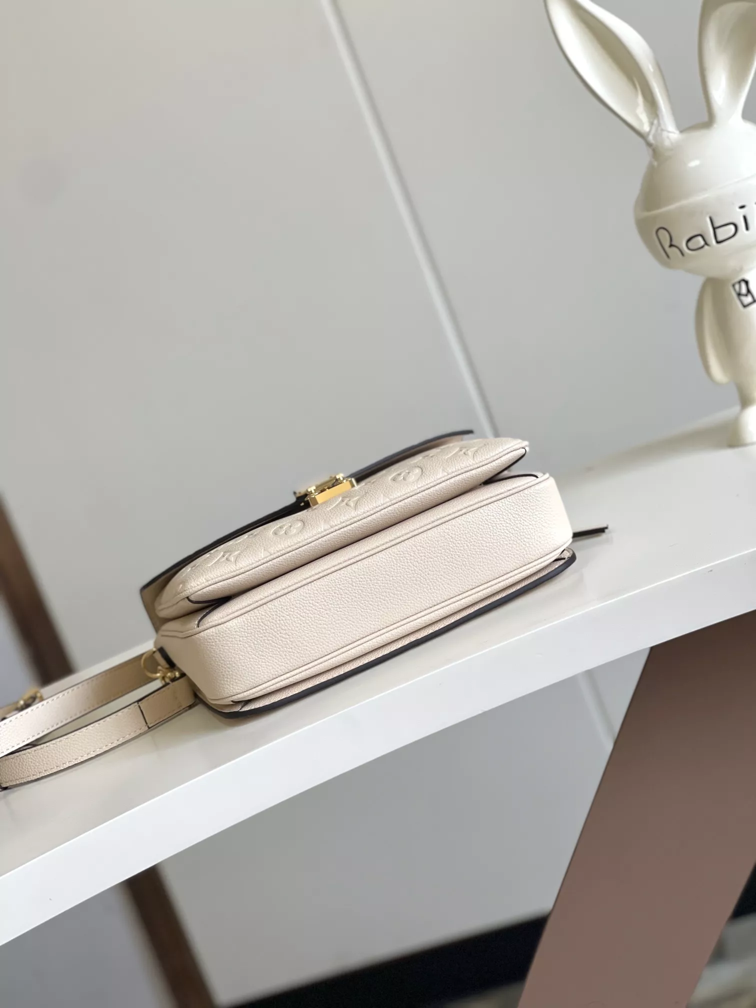 Louis Vuitton AAA Quality Messenger Bags For Women Modern 9088 - Image 4