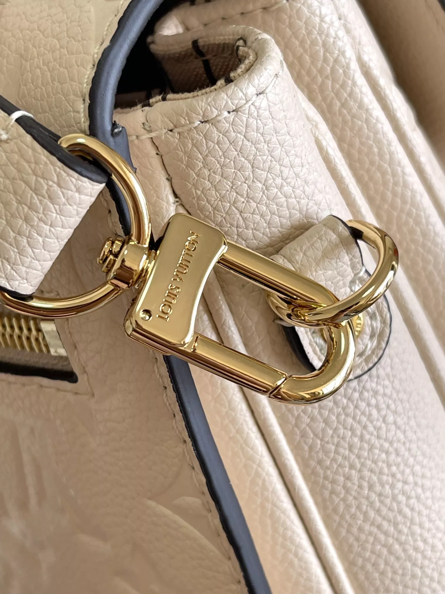 Louis Vuitton AAA Quality Messenger Bags For Women Modern 9088 - Image 7