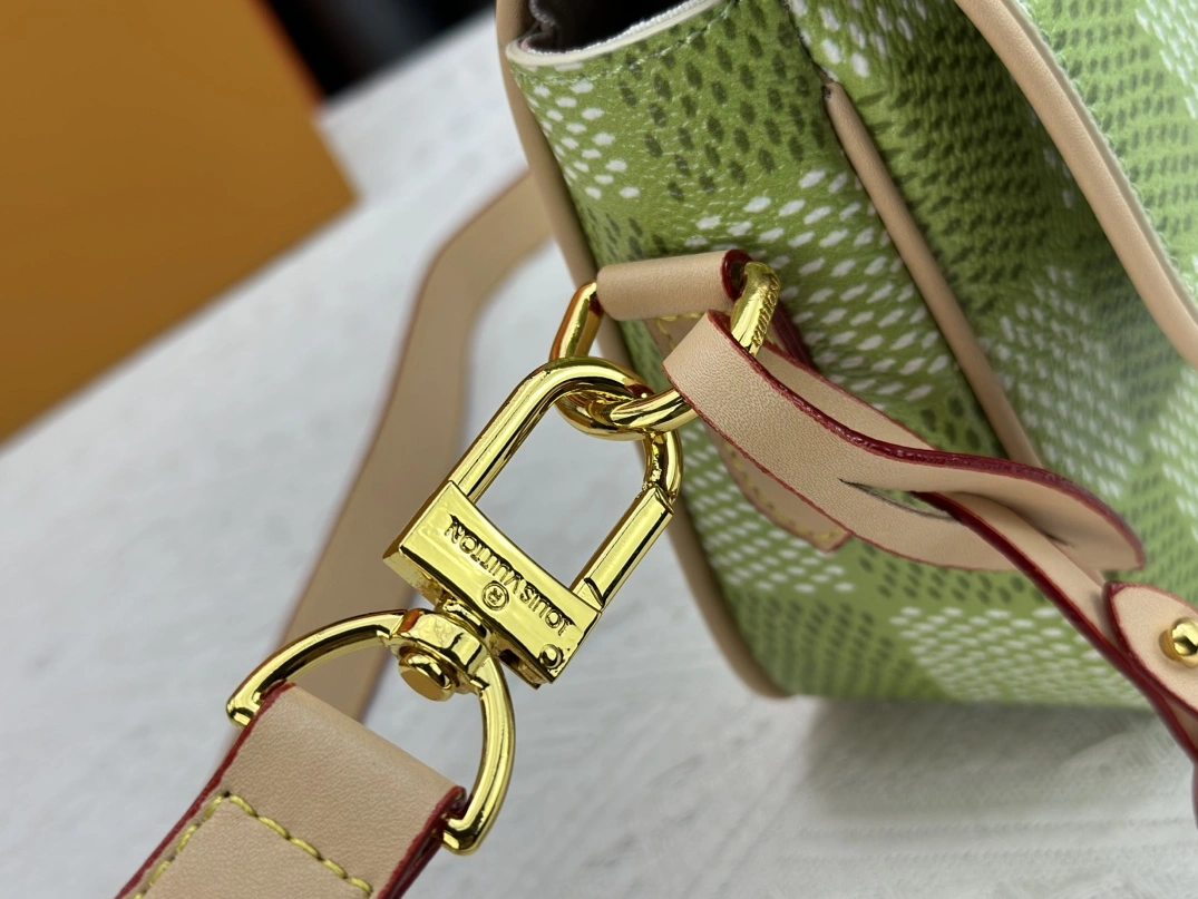 Louis Vuitton AAA Quality Messenger Bags For Women Popular 9392 - Image 7