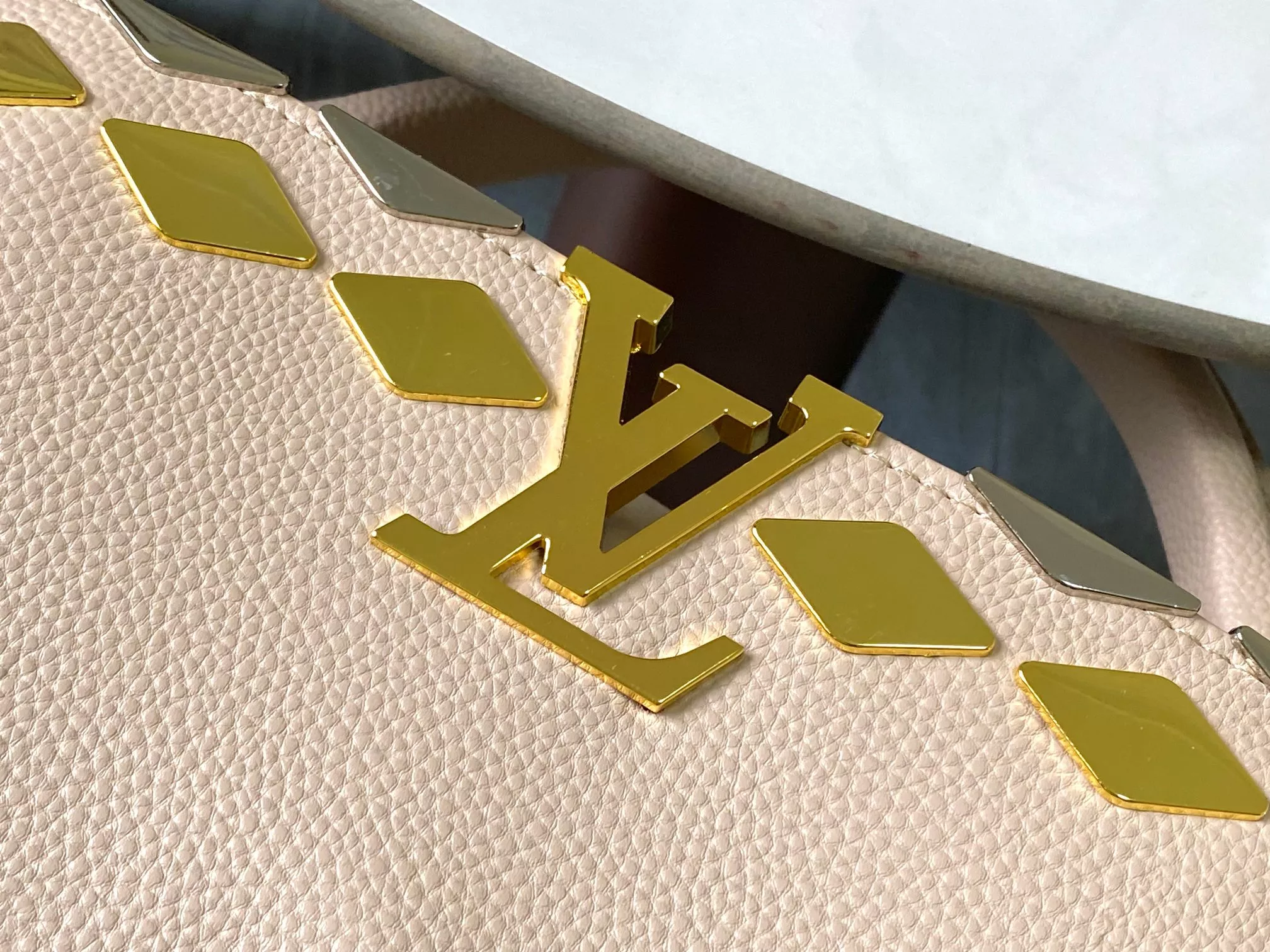 Louis Vuitton AAA Quality Messenger Bags For Women Soft 4081 - Image 5