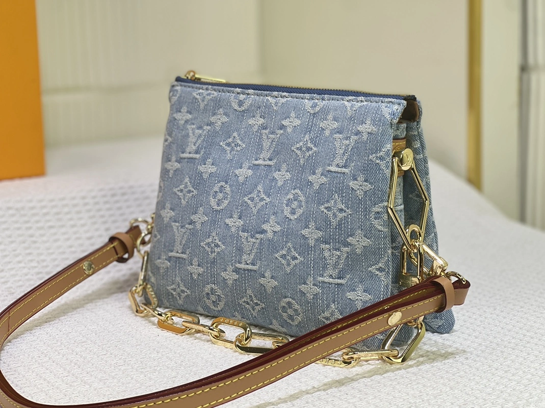 Louis Vuitton AAA Quality Messenger Bags For Women Sophisticated 9448 - Image 3