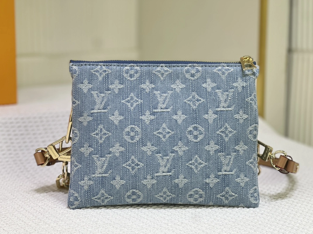 Louis Vuitton AAA Quality Messenger Bags For Women Sophisticated 9448 - Image 4
