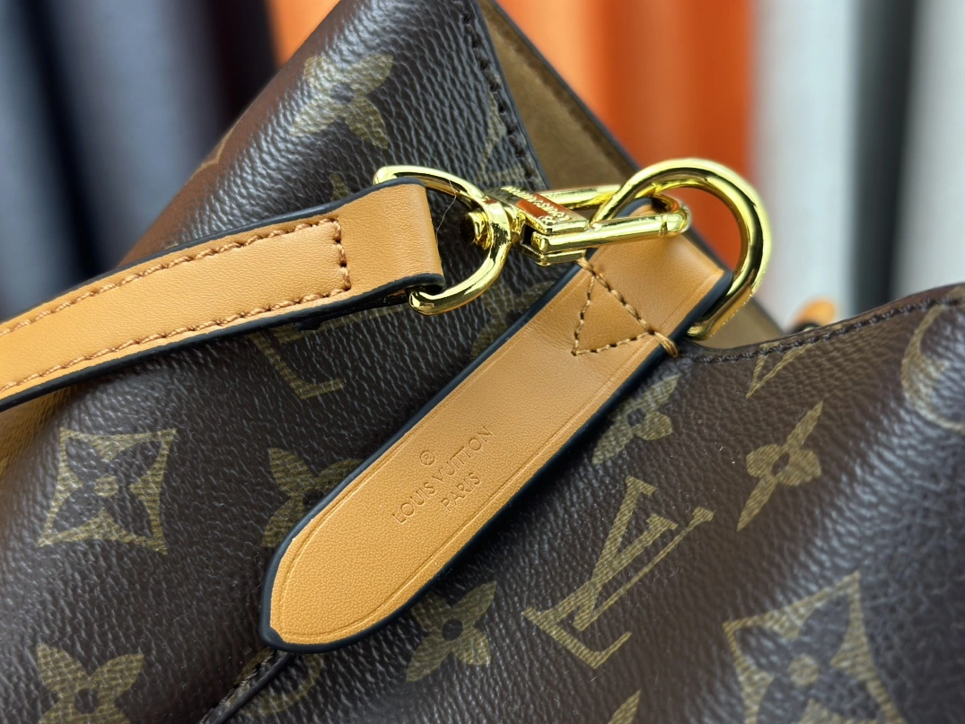 Louis Vuitton AAA Quality Messenger Bags For Women Trendsetting 3634 - Image 7