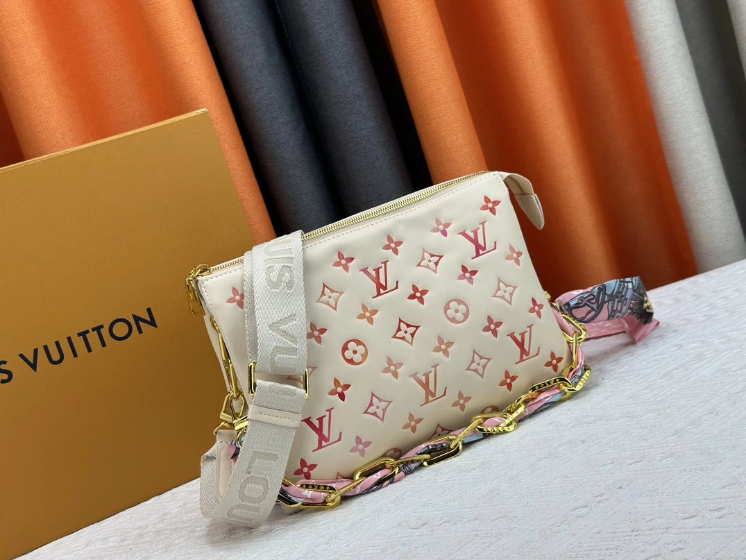 Louis Vuitton AAA Quality Messenger Bags For Women Unique 6004