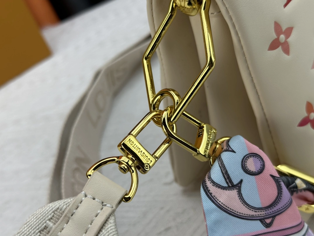 Louis Vuitton AAA Quality Messenger Bags For Women Unique 6004 - Image 7