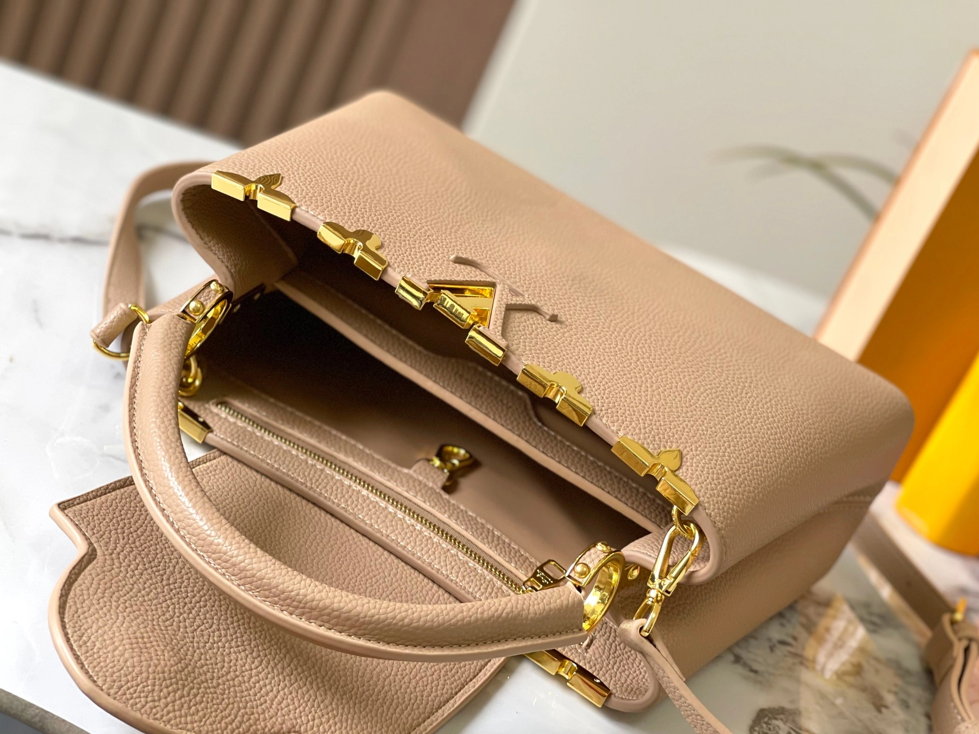 Louis Vuitton AAA Quality Messenger Bags For Women UrbanStyle 9135 - Image 8