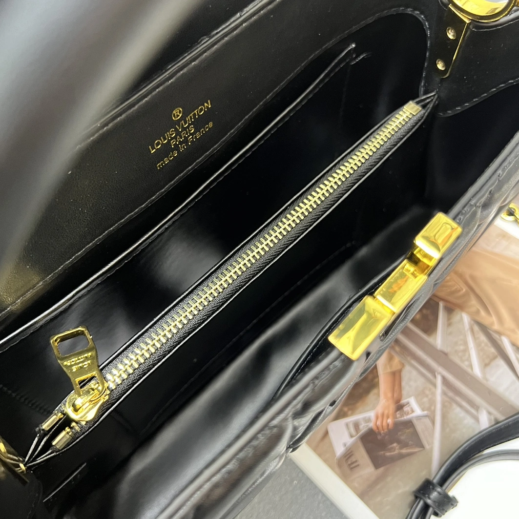 Louis Vuitton AAA Quality Messenger Bags For Women Versatile 6270 - Image 7