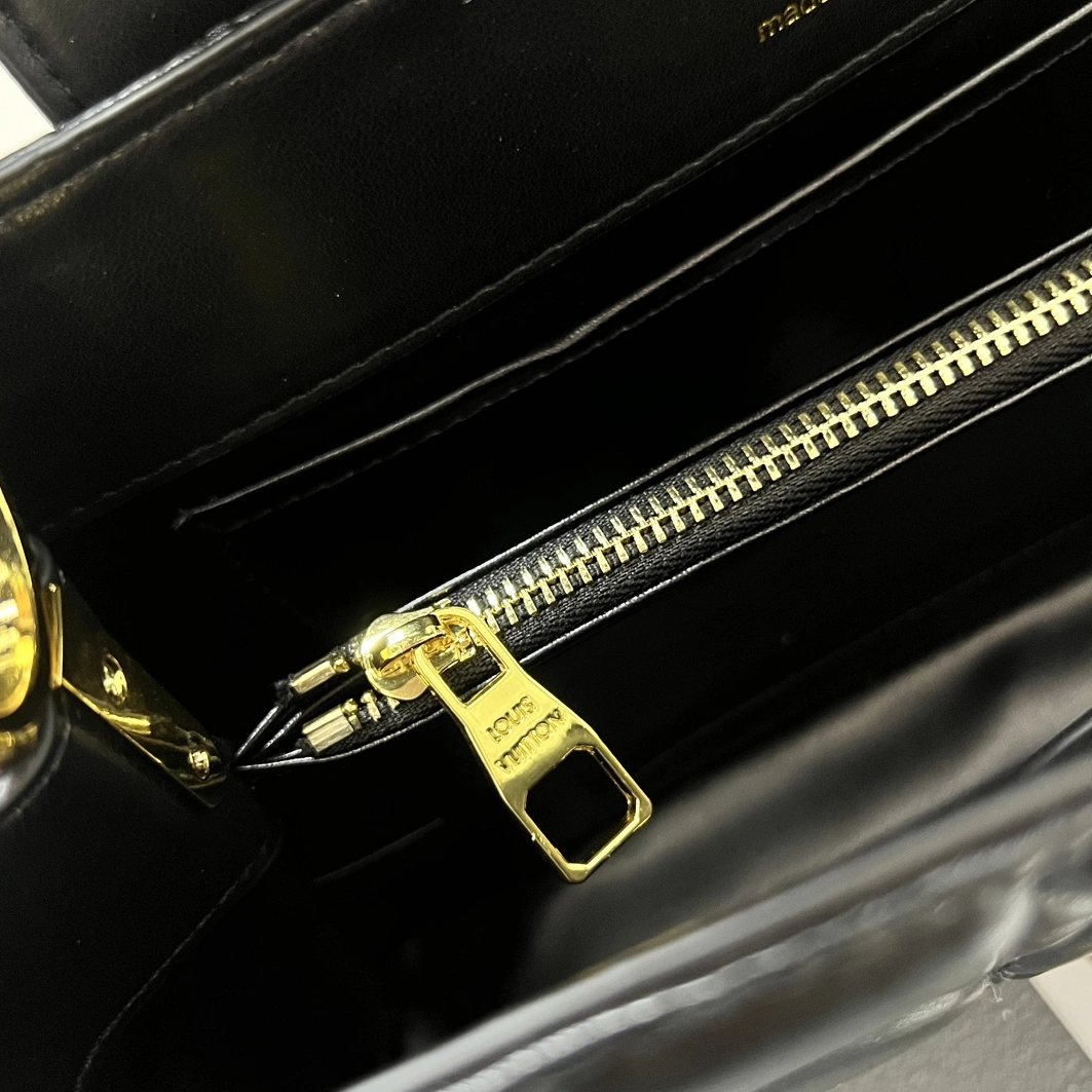 Louis Vuitton AAA Quality Messenger Bags For Women Versatile 6270 - Image 8