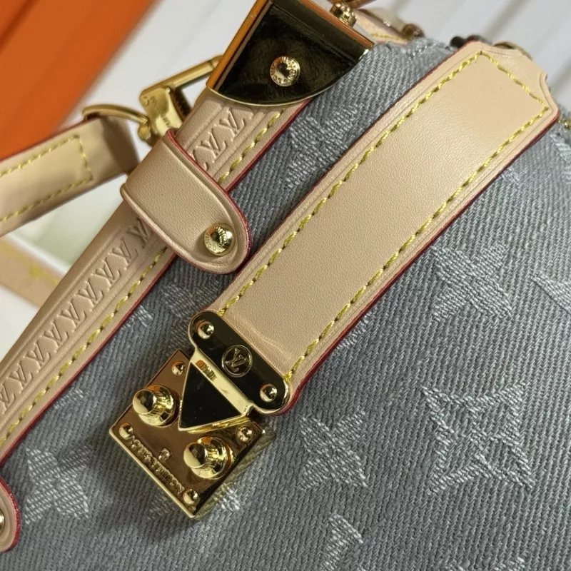 Louis Vuitton AAA Quality Messenger Bags For Women Versatile 8482 - Image 3