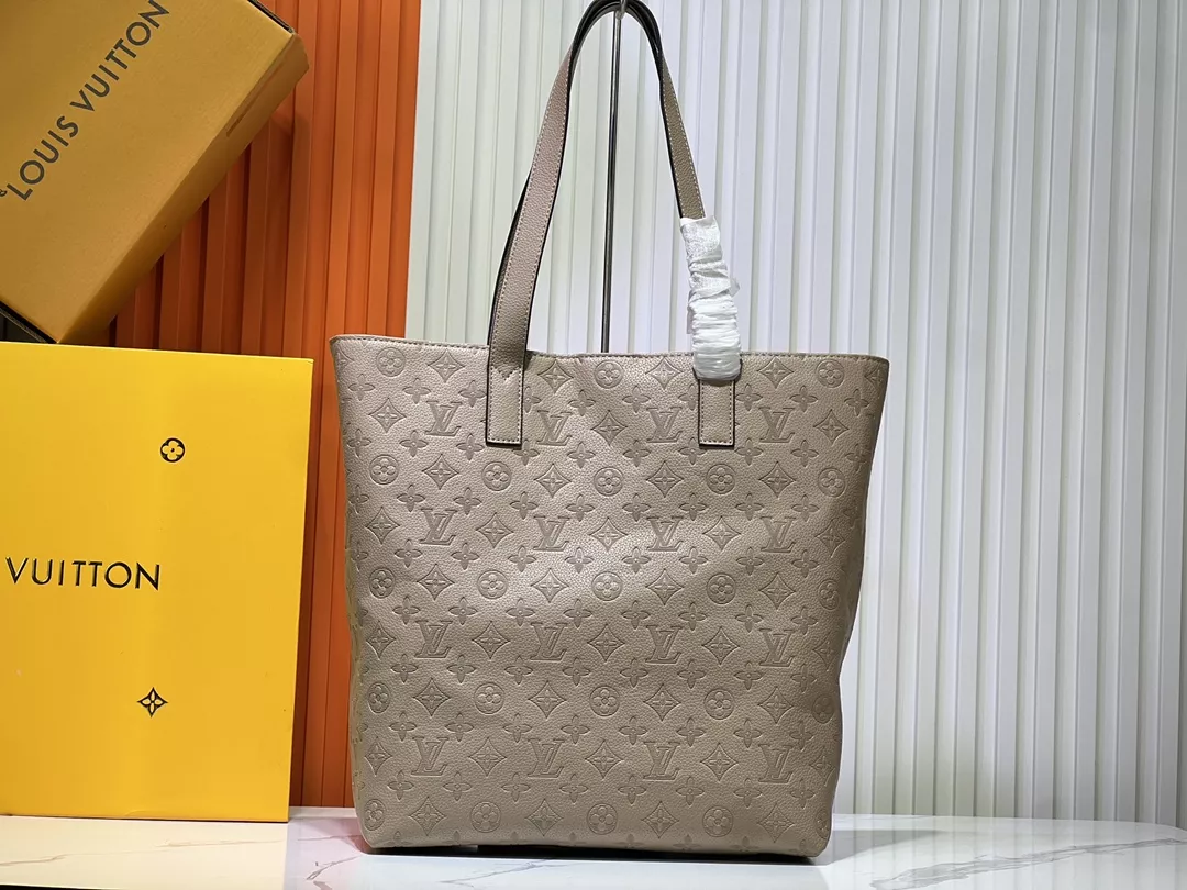 Louis Vuitton AAA Quality Shoulder Bags For Unisex DailyWear 5635 - Image 4