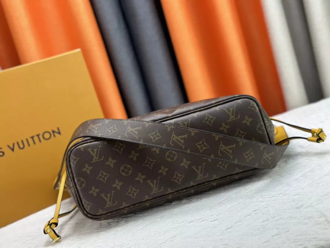 Louis Vuitton AAA Quality Shoulder Bags For Women Compact 7442 - Image 4