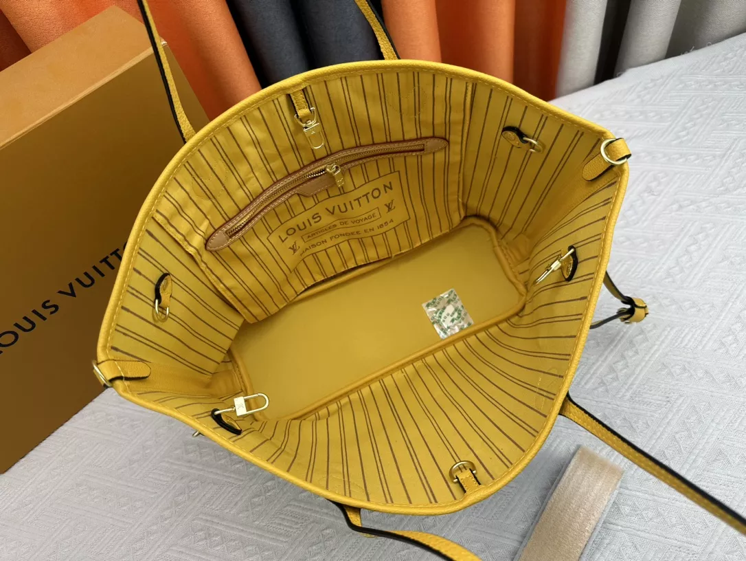 Louis Vuitton AAA Quality Shoulder Bags For Women Compact 7442 - Image 7