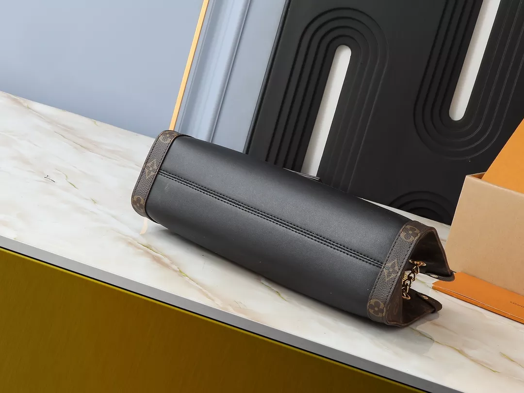 Louis Vuitton AAA Quality Shoulder Bags For Women Durable 1126 - Image 4