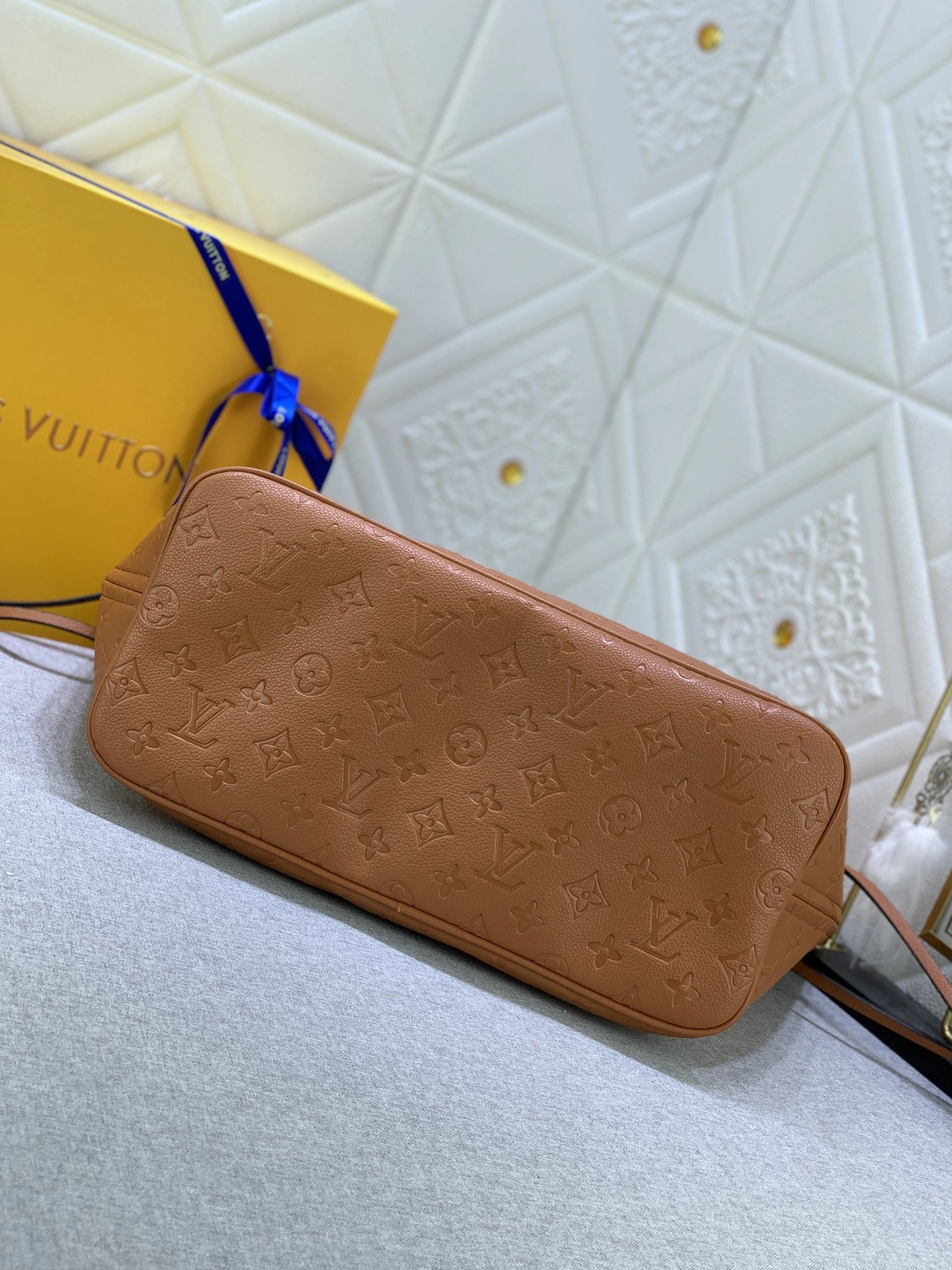 Louis Vuitton AAA Quality Shoulder Bags For Women Elegant 9473 - Image 3