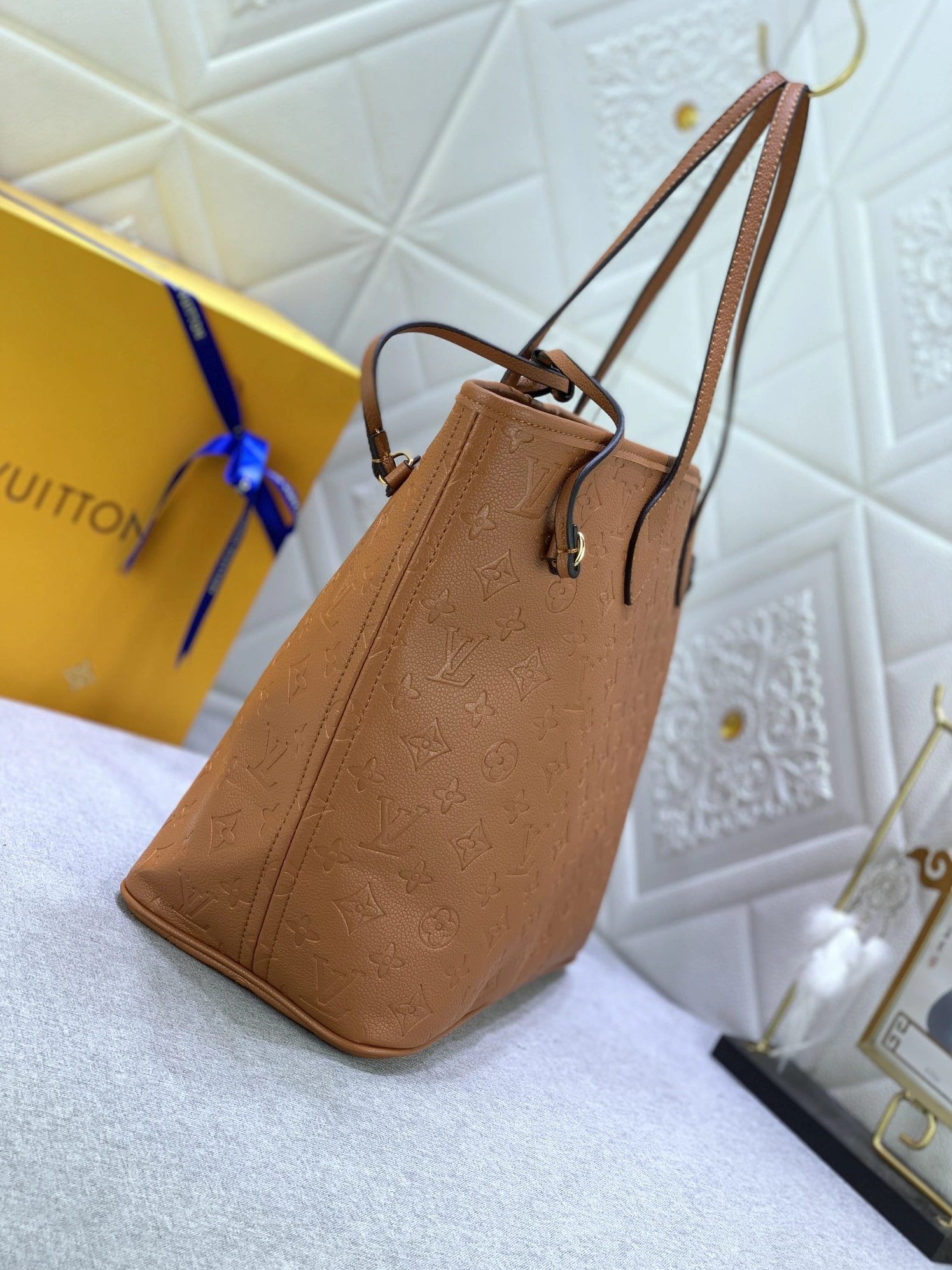 Louis Vuitton AAA Quality Shoulder Bags For Women Elegant 9473 - Image 4