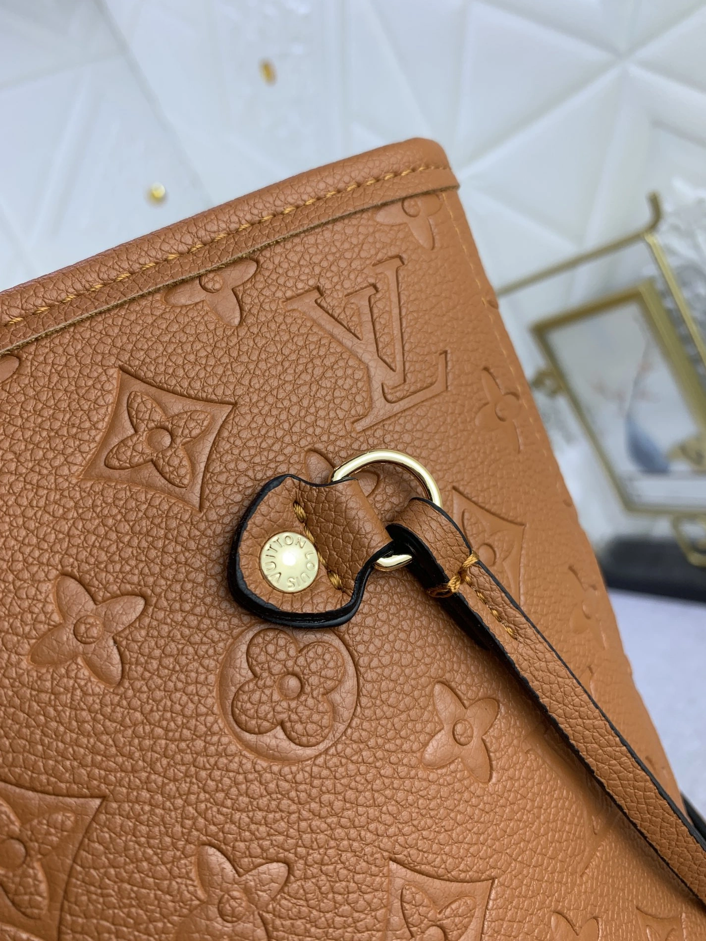 Louis Vuitton AAA Quality Shoulder Bags For Women Elegant 9473 - Image 6