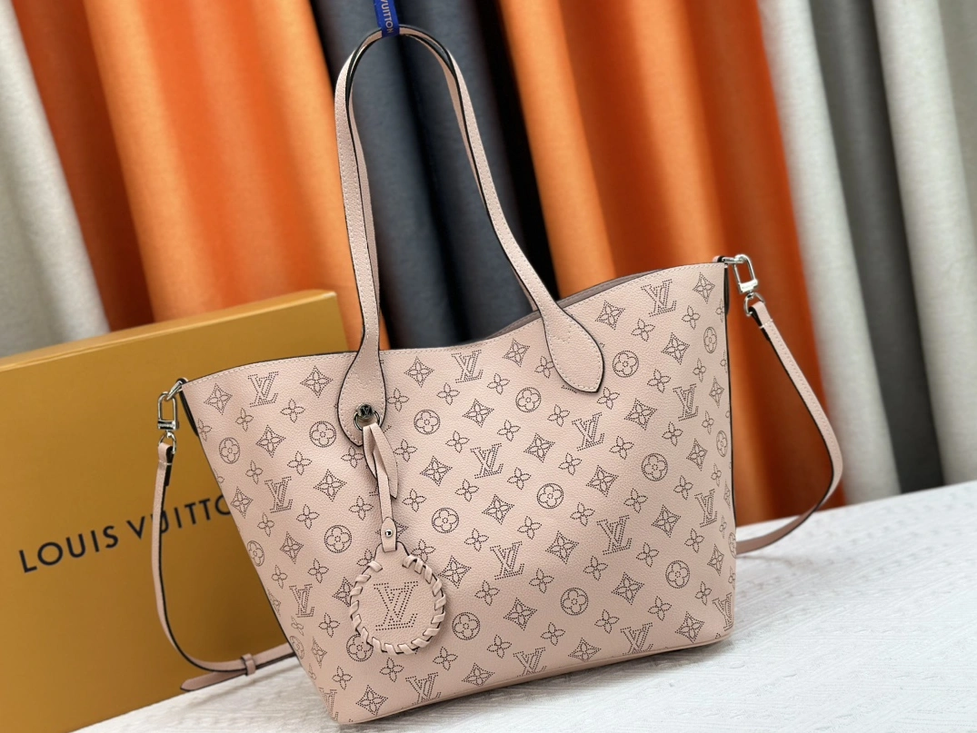 Louis Vuitton AAA Quality Shoulder Bags For Women Minimalist 2805