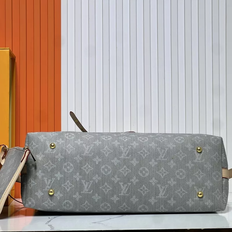 Louis Vuitton AAA Quality Shoulder Bags For Women Reliable 8386 - Image 4