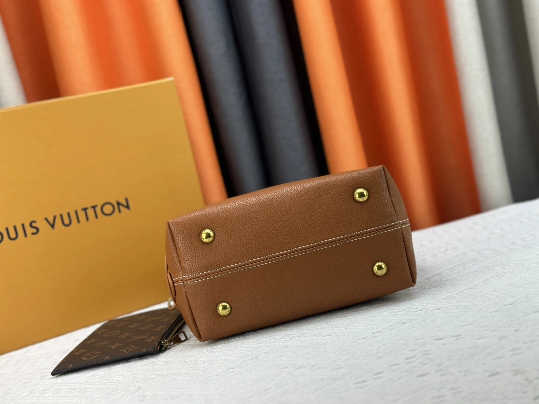 Louis Vuitton AAA Quality Shoulder Bags For Women Trendsetting 5918 - Image 5