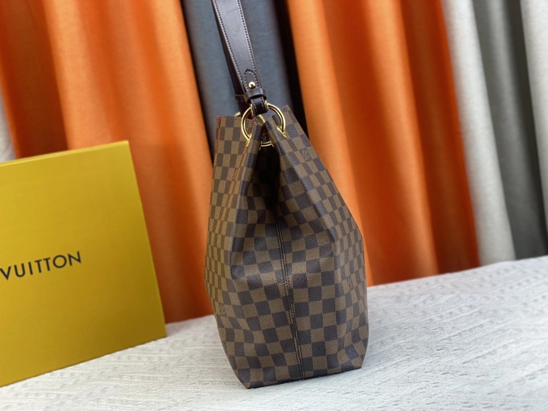 Louis Vuitton AAA Quality Shoulder Bags For Women UrbanStyle 4642