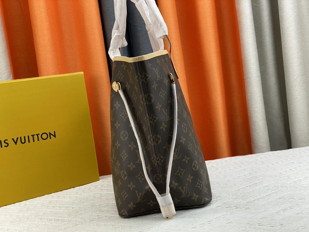 Louis Vuitton AAA Quality Shoulder Bags In Red For Women Soft 8062 - Image 3