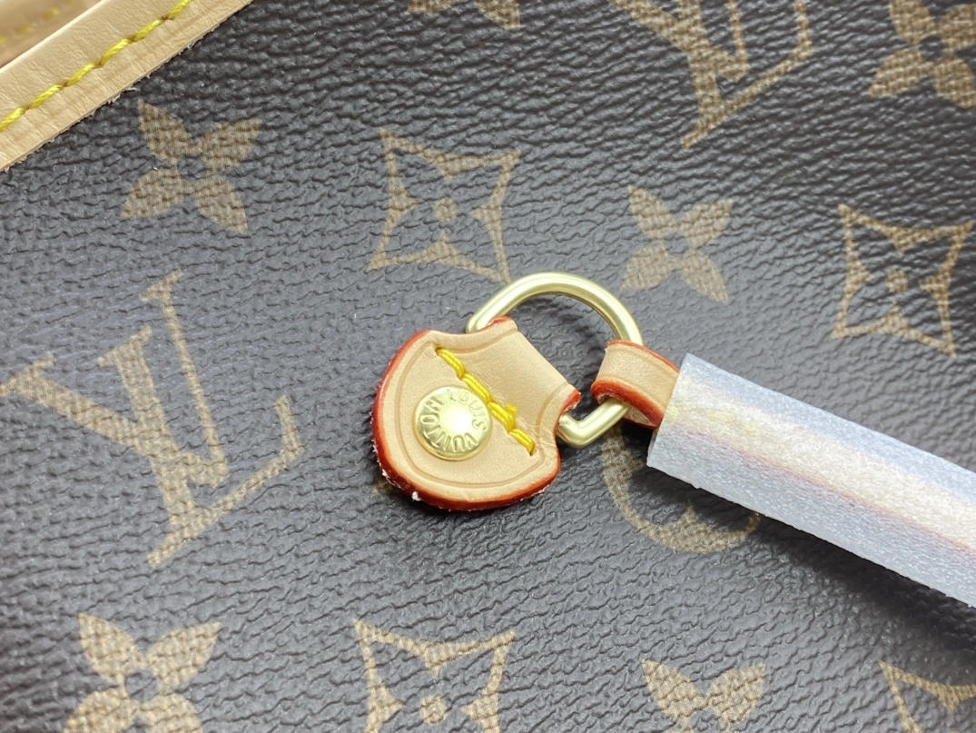 Louis Vuitton AAA Quality Shoulder Bags In Red For Women Soft 8062 - Image 6