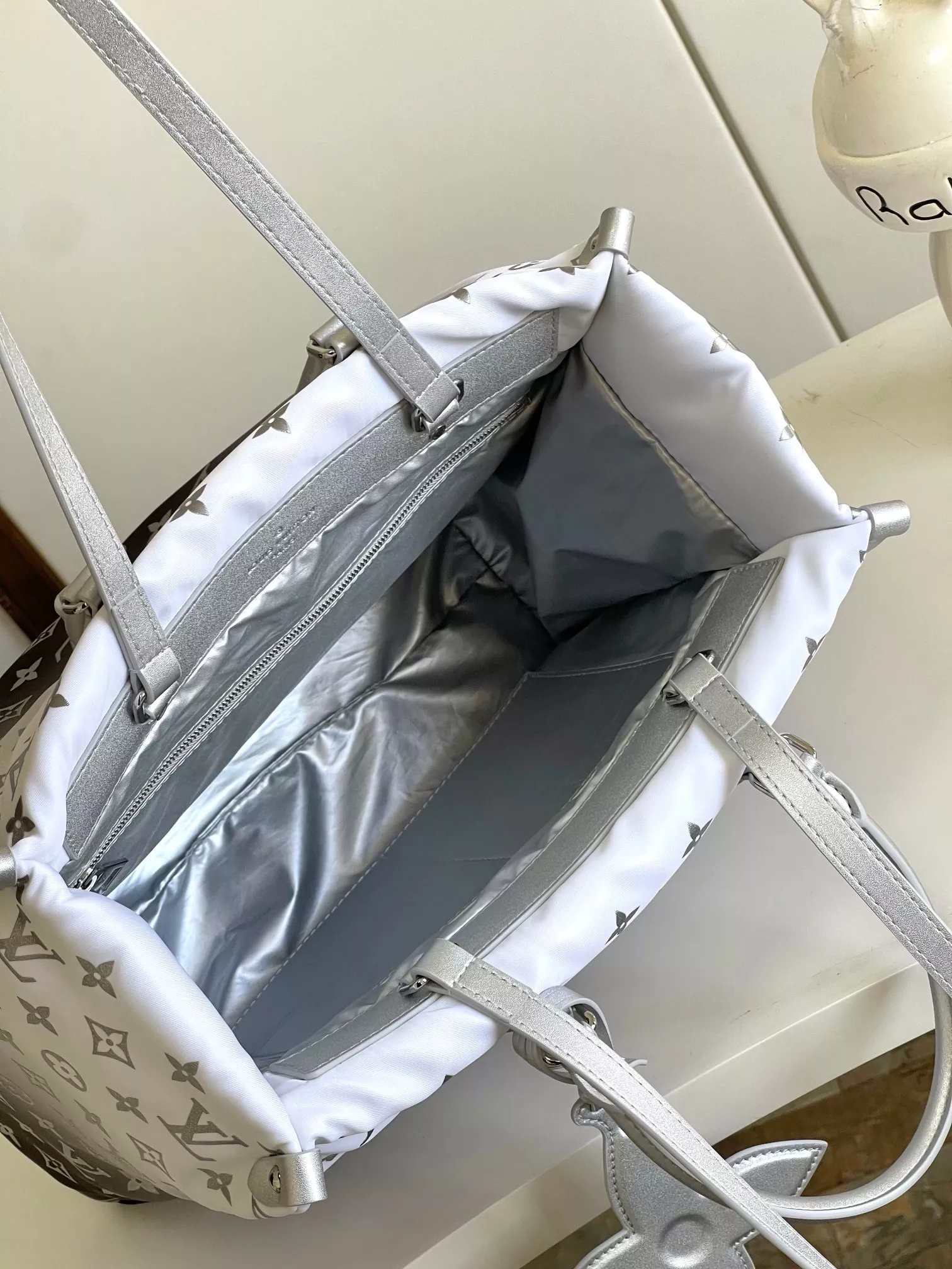 Louis Vuitton AAA Quality Tote-Handbags Lightweight 1112 - Image 8