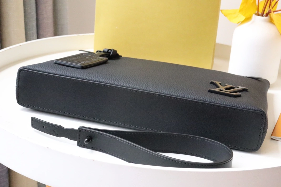 Louis Vuitton AAA Quality Wallets For Unisex EasyMatch 6978 - Image 3