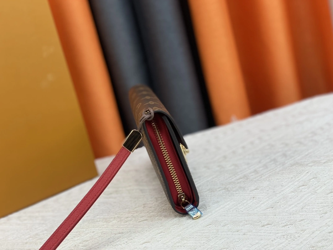 Louis Vuitton AAA Quality Wallets For Women Trendsetting 5197