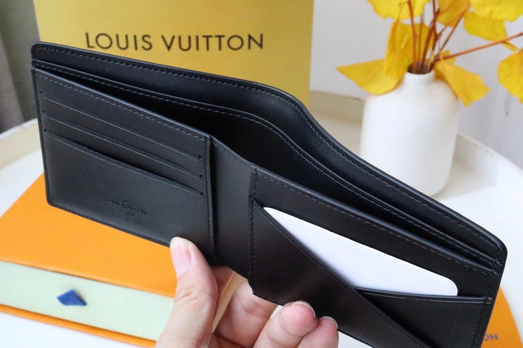 Louis Vuitton AAA Quality Wallets Modern 2004 - Image 5