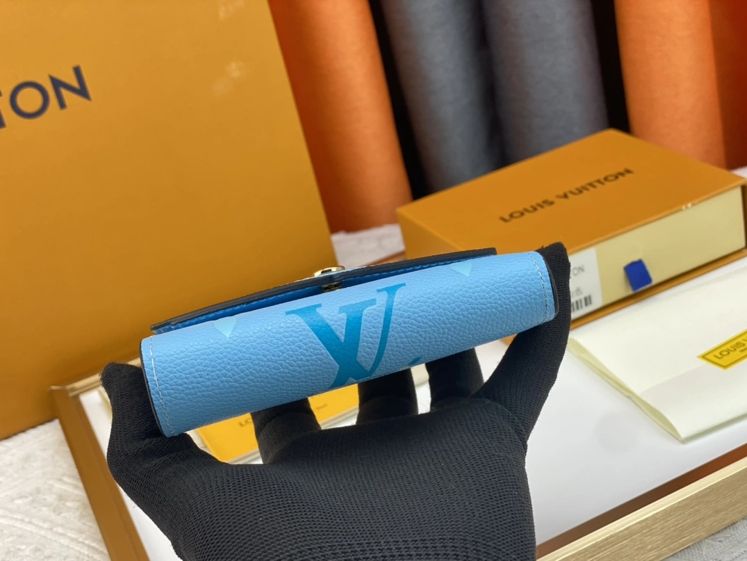 Louis Vuitton AAA Quality Wallets UrbanStyle 6281 - Image 3