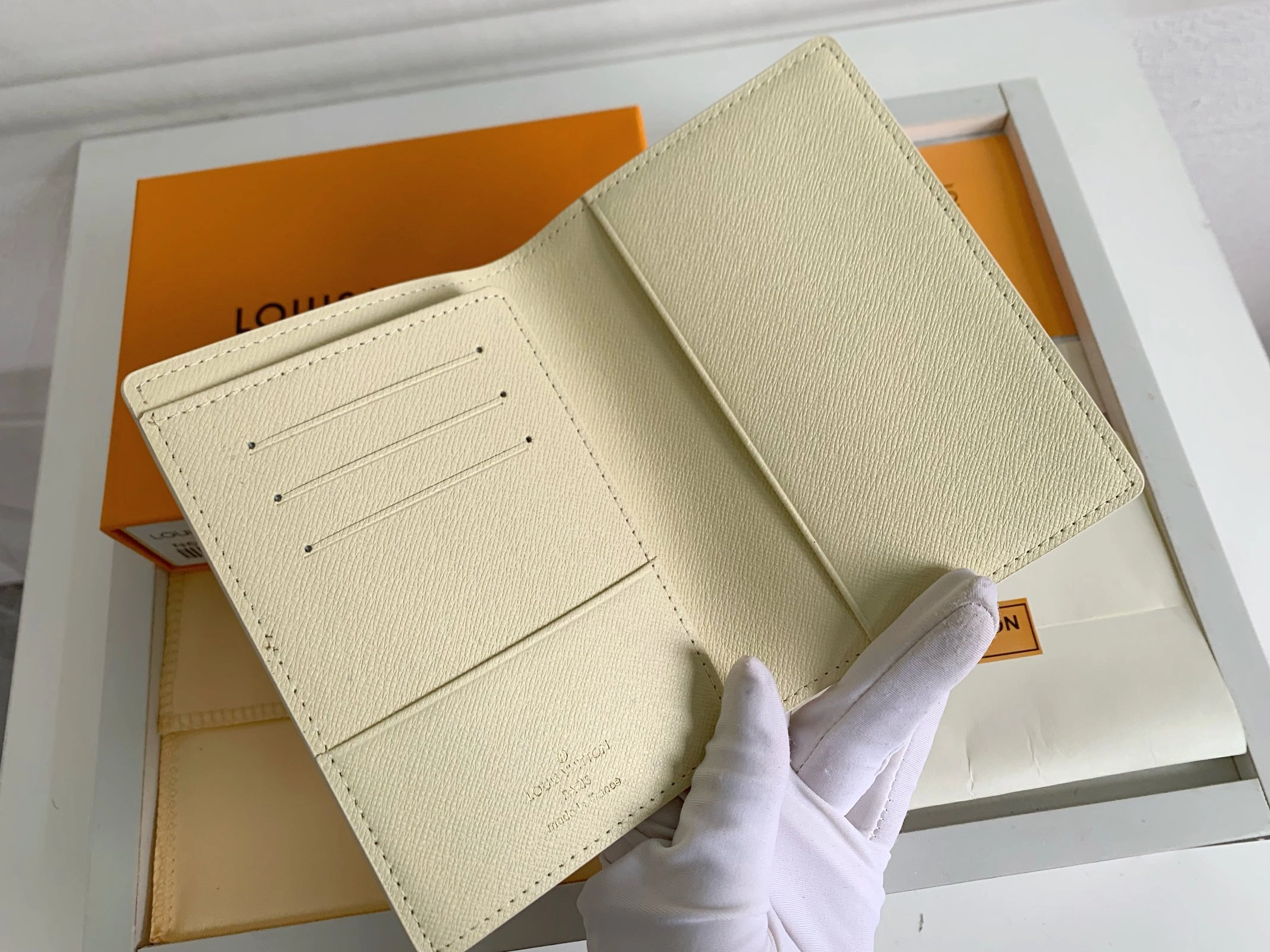 Louis Vuitton Card Case For Unisex Breathable 5943 - Image 3