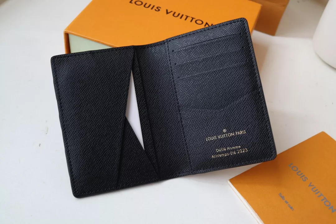 Louis Vuitton LV Card Case Durable 5017 - Image 3