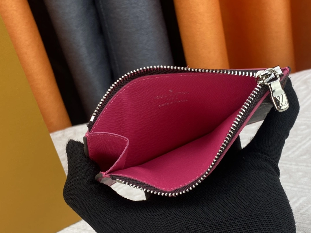 Louis Vuitton LV Card Case For Women Fashionable 7118 - Image 7