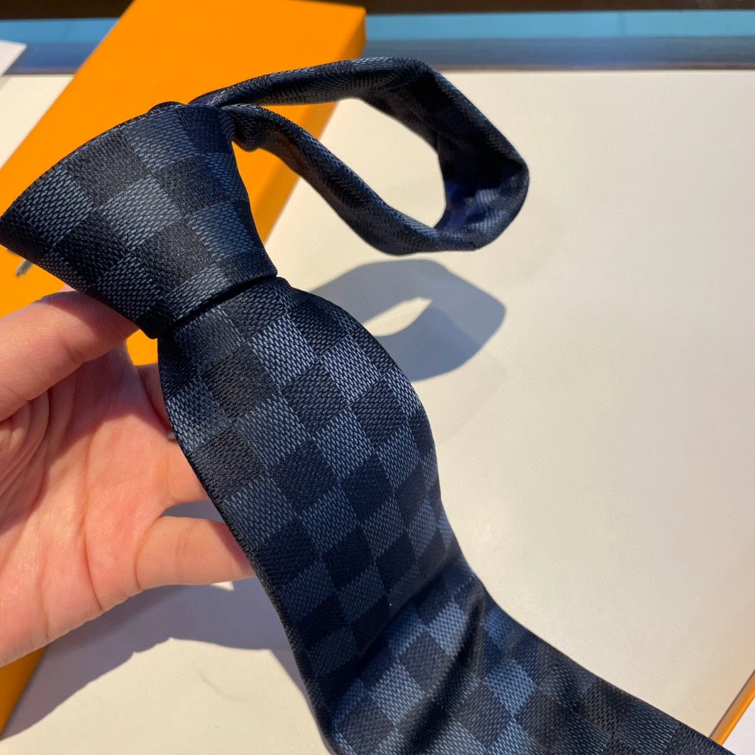 Louis Vuitton LV Necktie For Men Minimalist 8982 - Image 3