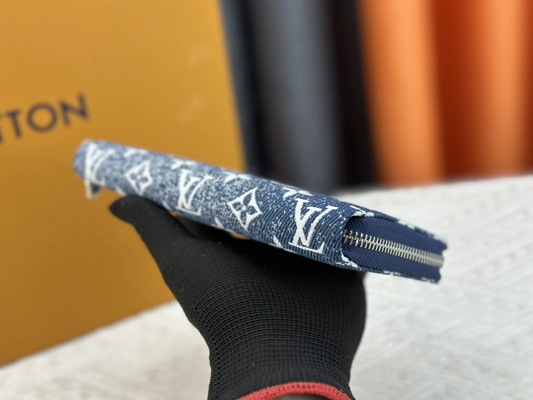 Louis Vuitton LV Wallets For Women Breathable 6631 - Image 4