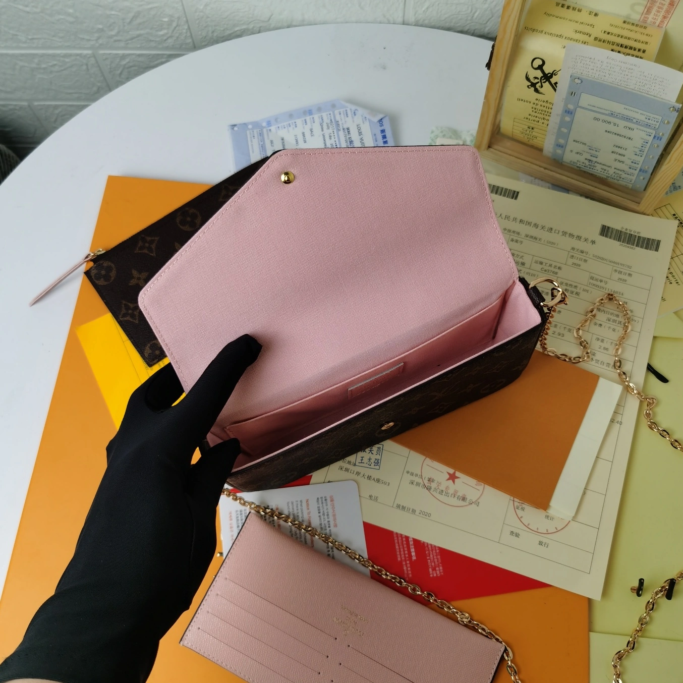 Louis Vuitton LV Wallets For Women Comfortable 2427 - Image 6