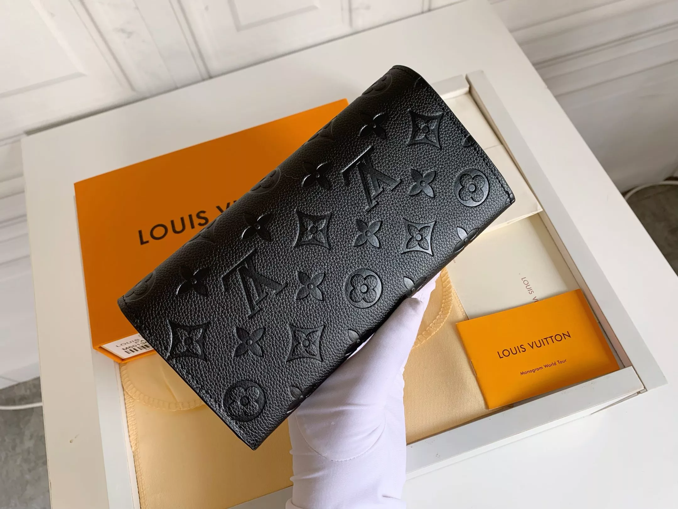 Louis Vuitton LV Wallets Minimalist 295 - Image 3