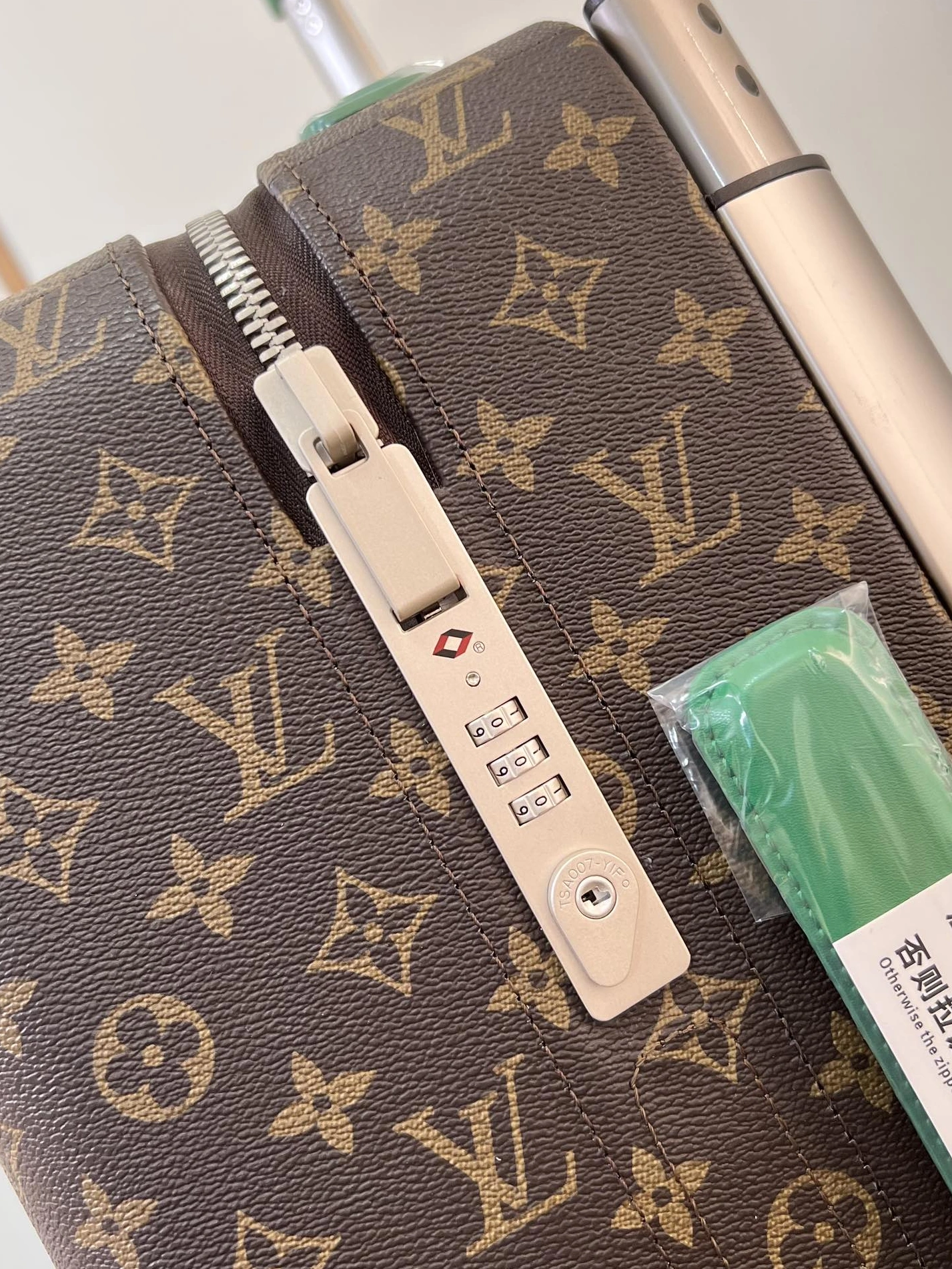 Louis Vuitton Luggage Compact 1661 - Image 5