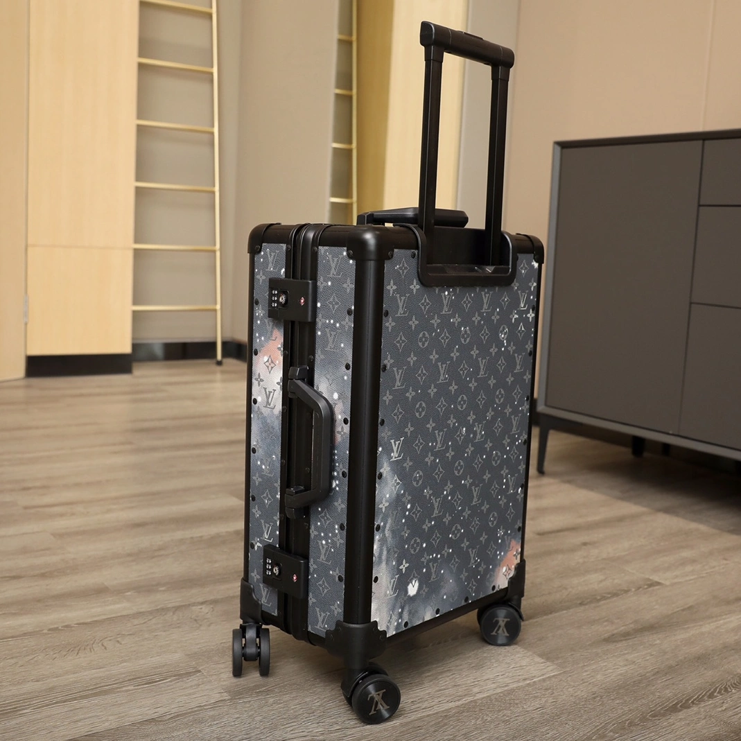 Louis Vuitton Luggage For Unisex Comfortable 3234 - Image 3