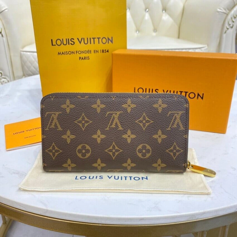 Zip closu Louis Vuitton Monogram Canvas Zippy Wallet - Image 4