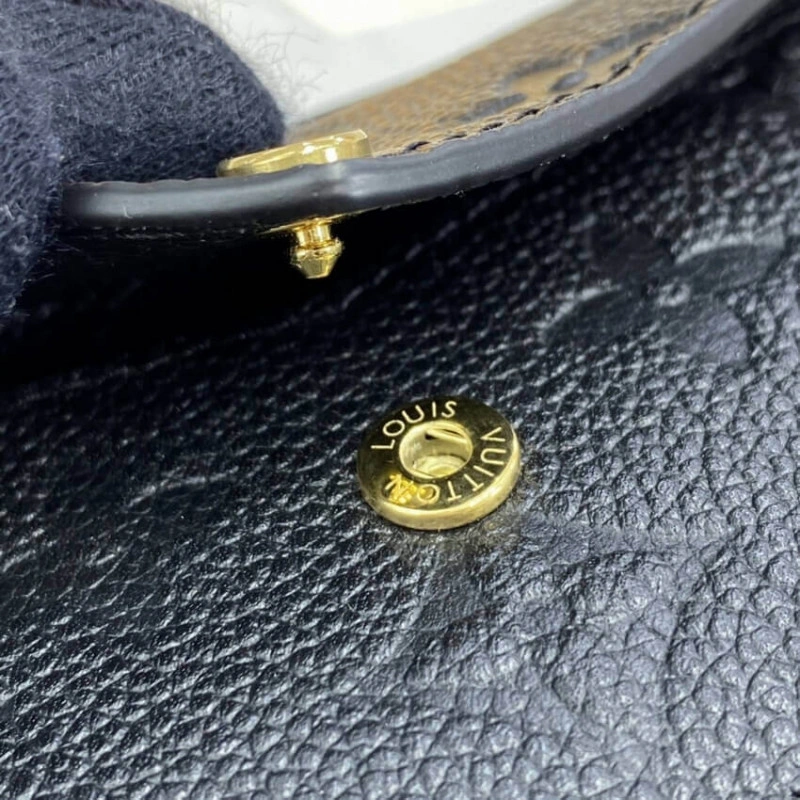 Chain wit Louis Vuitton Monogram Empreinte Card Holder Recto Verso Black - Image 6