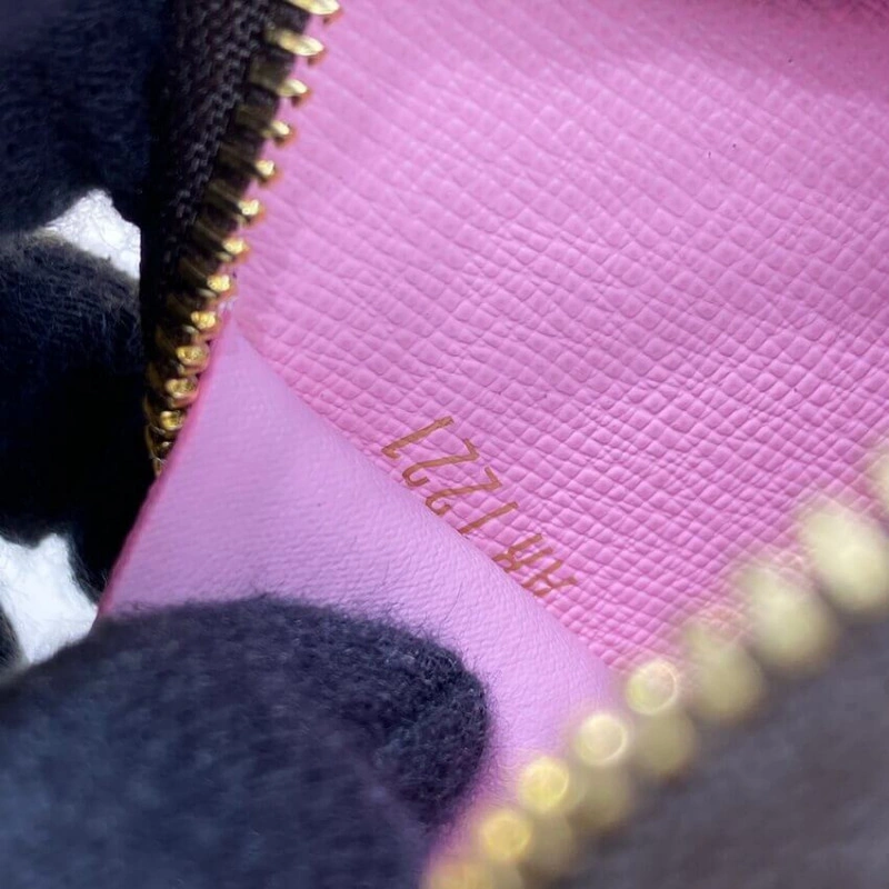 Goldcolor Louis Vuitton Monogram Round Coin Purse - Image 9