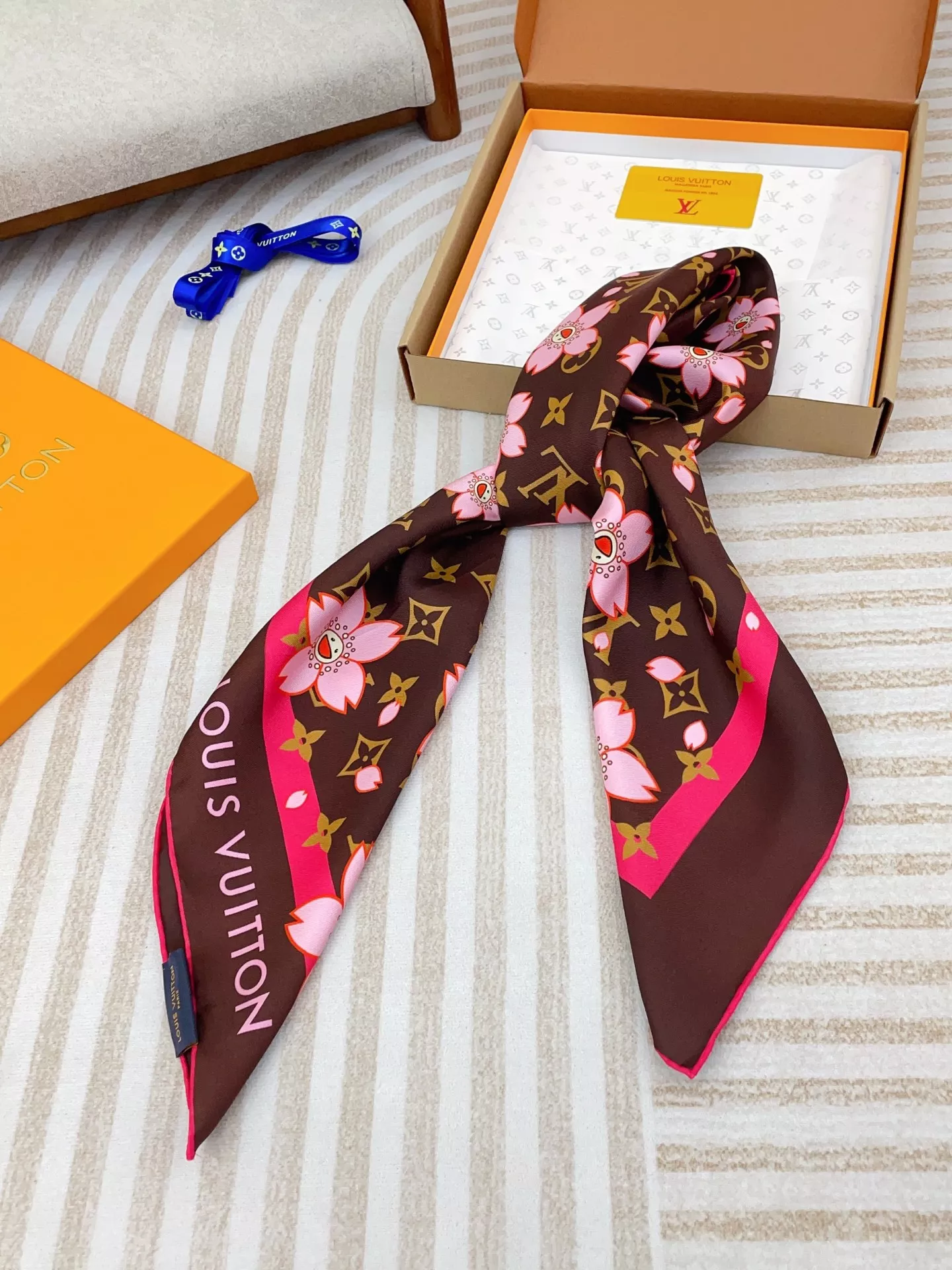 Louis Vuitton Silk Squares Sleek 8401 - Image 3