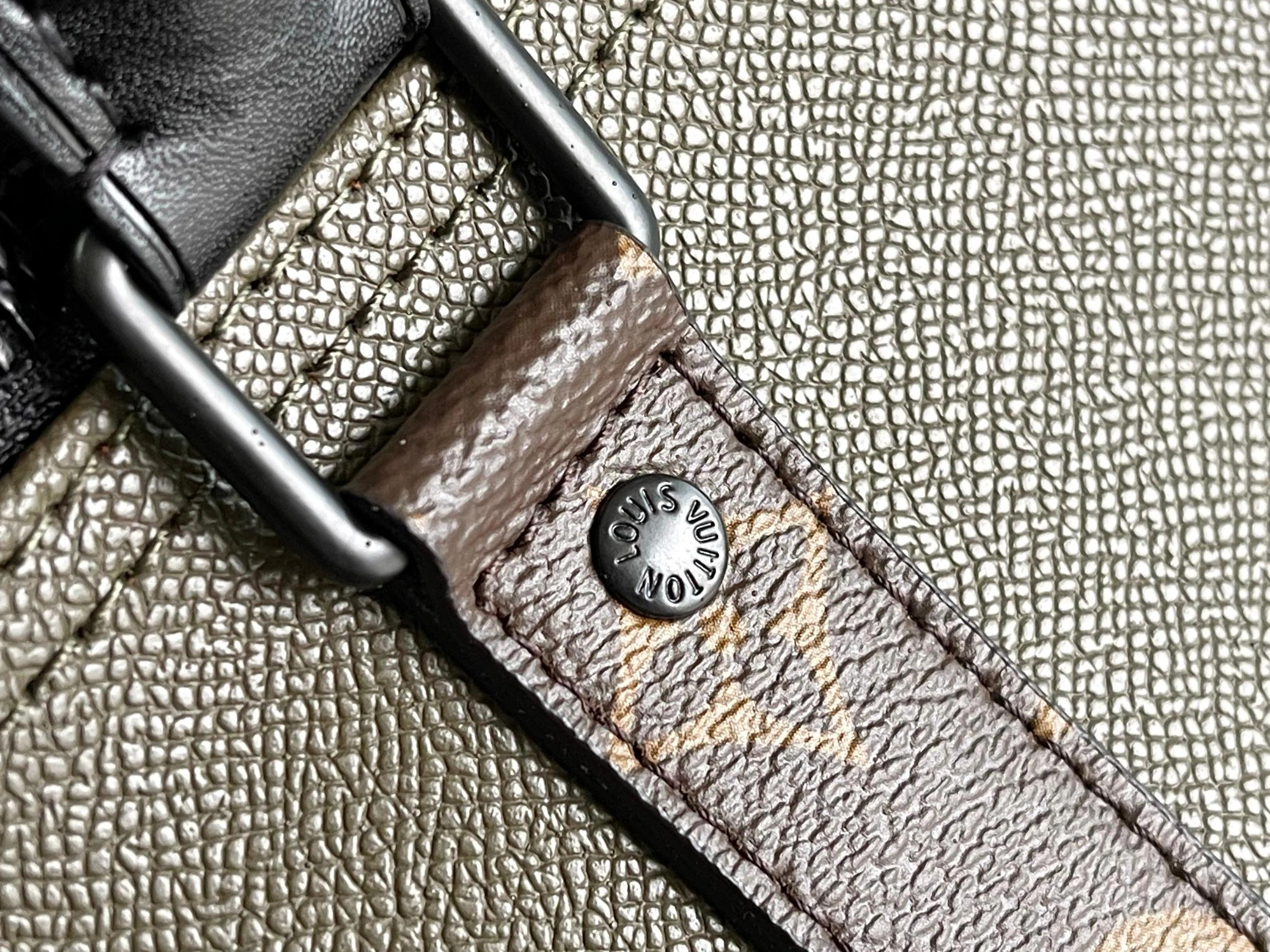 Louis Vuitton Travel Bags Comfortable 3145 - Image 6