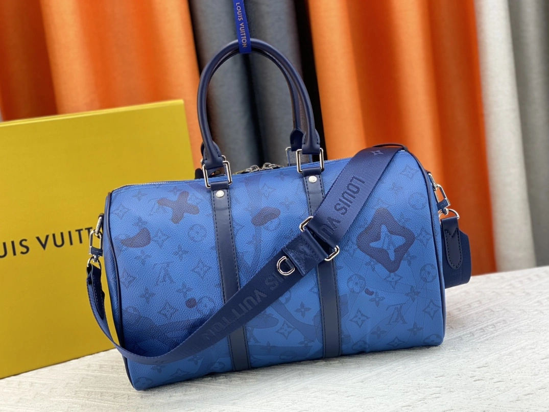 Louis Vuitton Travel Bags For Unisex Stylish 4431 - Image 3