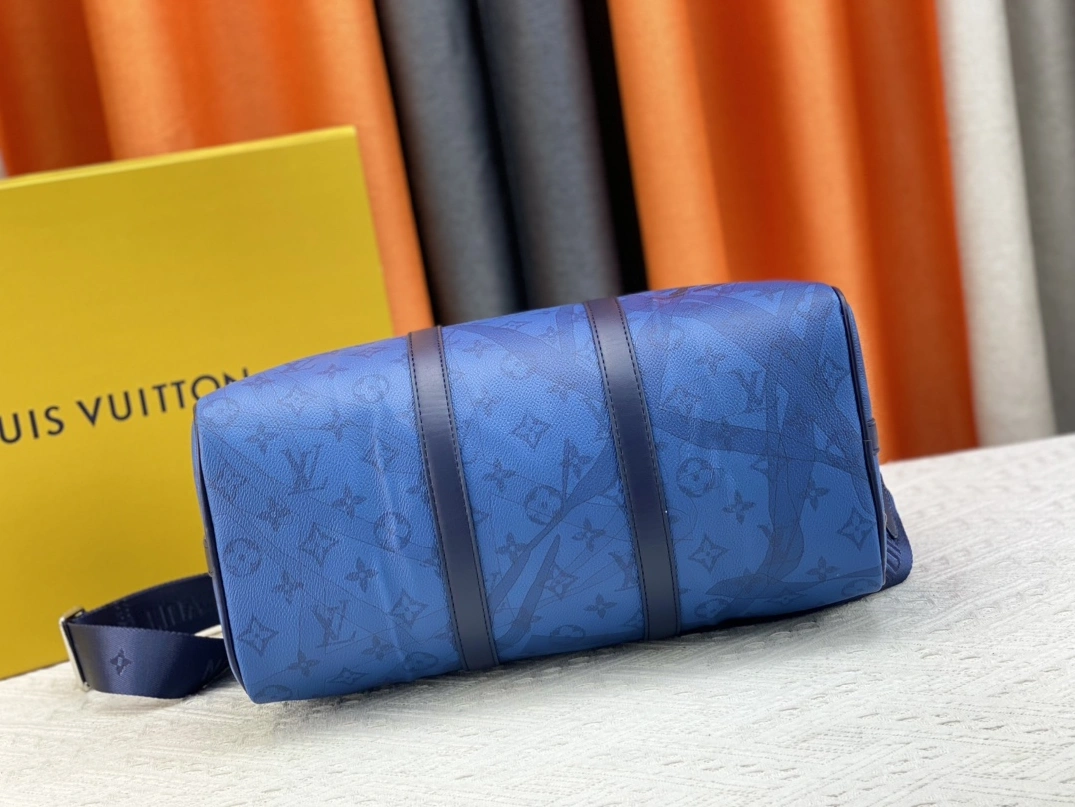 Louis Vuitton Travel Bags For Unisex Stylish 4431 - Image 4