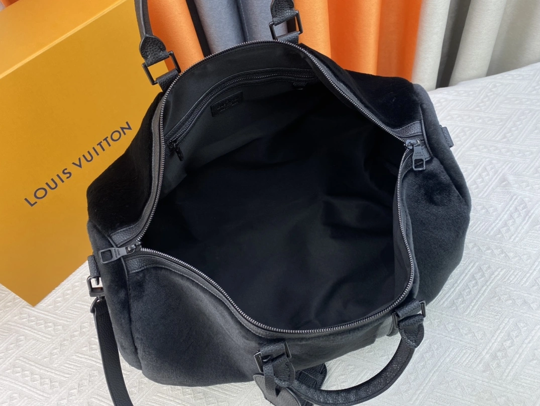 Louis Vuitton Travel Bags Versatile 3206 - Image 8