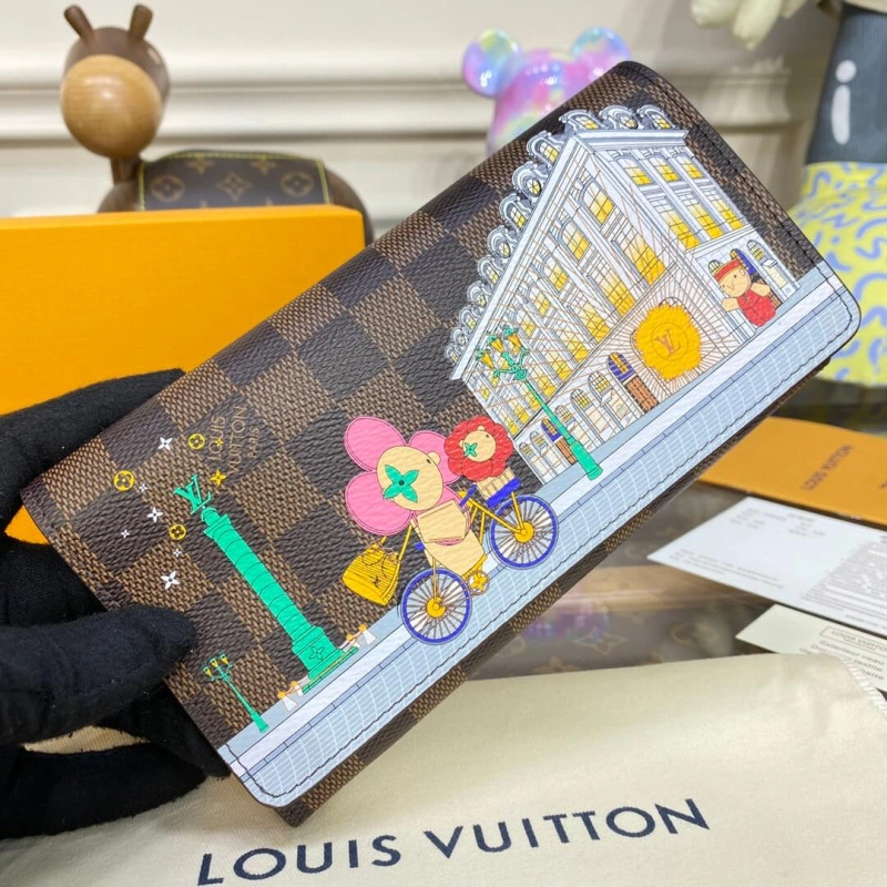 Zipped co Louis Vuitton Vivienne Holidays Damier Ebene Sarah Wallet Pink - Image 4